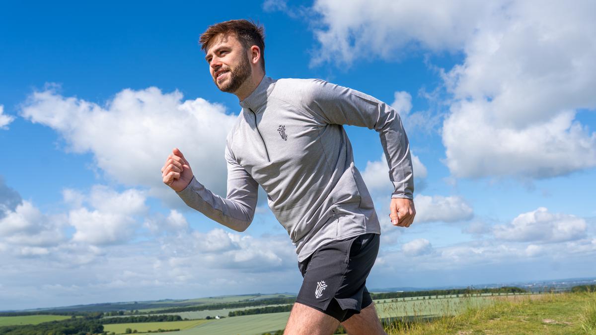 Ares Performance 1/2 Zip - Lightweight mid-layer for training (view 3)
