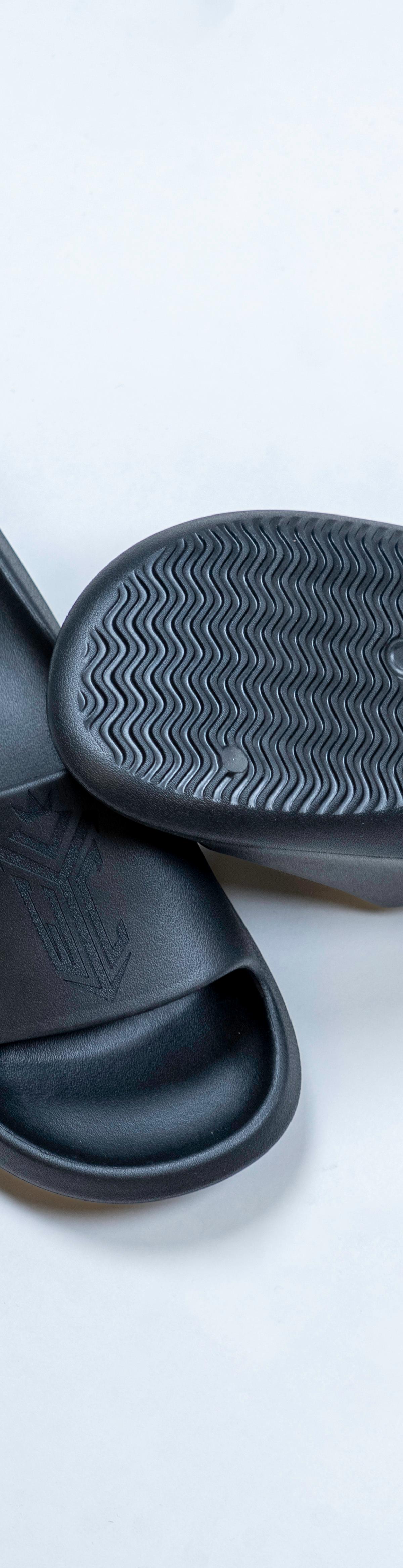 Frontier Recovery Sliders in Beige, Black, and White (view 3)