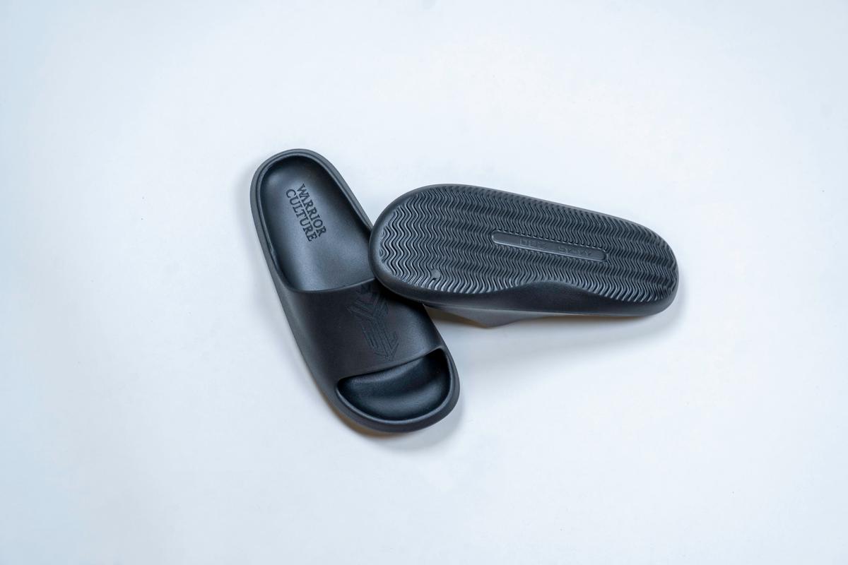 Frontier Recovery Sliders in Beige, Black, and White (view 3)